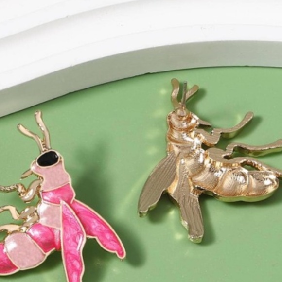 ❤️ FREE Bee Bug Insect Chic Glam Girly Stud Hipster Hippie Artsy Farm Earrings - Picture 5 of 5